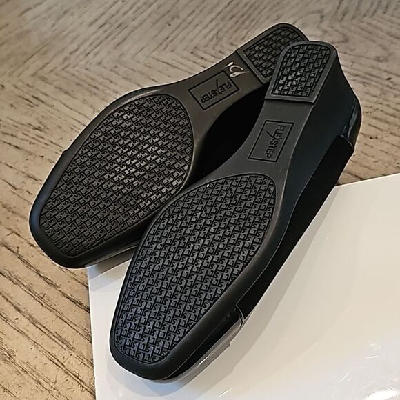 Black pumps size 7.5 NWOT - Picture 8 of 9